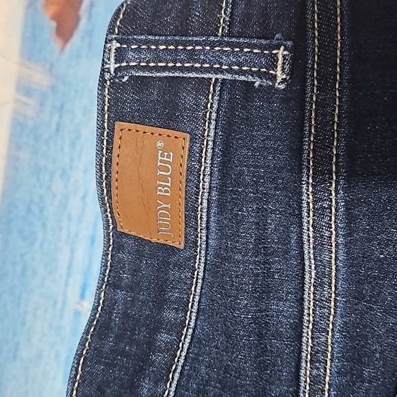 Judy Blue Distressed Denim Shorts Size Small - Picture 7 of 9